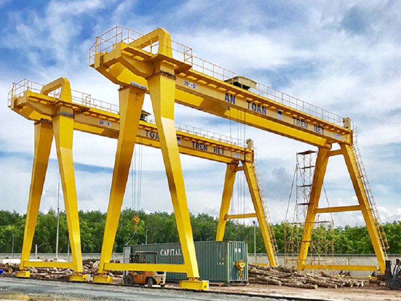Cổng trục là gì? Lưu ý khi sử dụng cổng trục ngoài trời