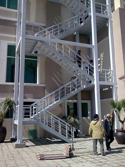 Cầu thang thoát hiểm,tiêu chuẩn thiết kế cầu thang thoát hiểm